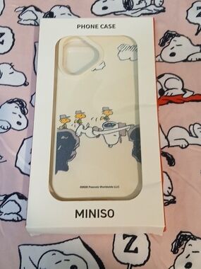 Peanuts / Miniso - New In Box, Snoopy iPhone 17 Case, Snoopy Helping Out His...